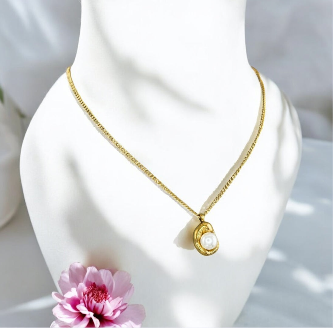 Mirabel - Gold Stainless Steel Necklace for Women | Waterproof & Hypoallergenic Jewelry