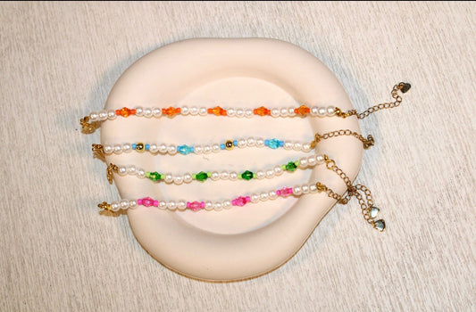 Linéa Blanche – Handmade White Pearl Bracelet with Crystal Beads & Gold Chain