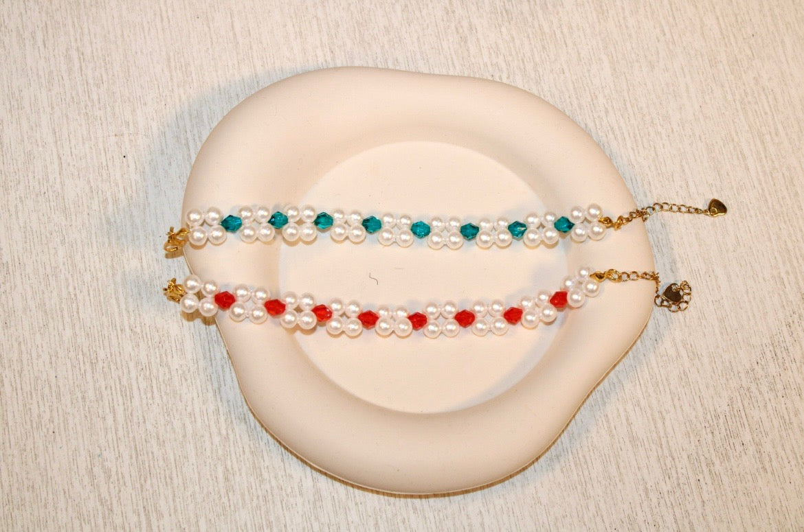 Handmade Pearl Flower Beaded Bracelet – Elegant Crystal Accent Chain with Gold Details